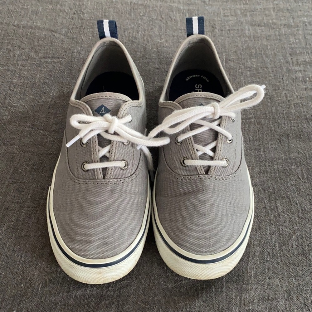 Sperry tennis shoes
